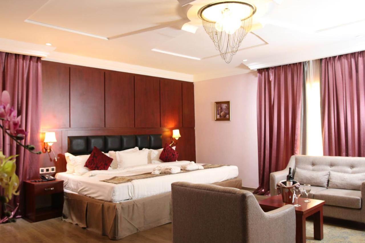 Grand Pela Hotel & Suites Abuja Bagian luar foto