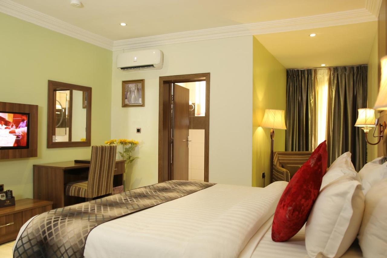 Grand Pela Hotel & Suites Abuja Bagian luar foto