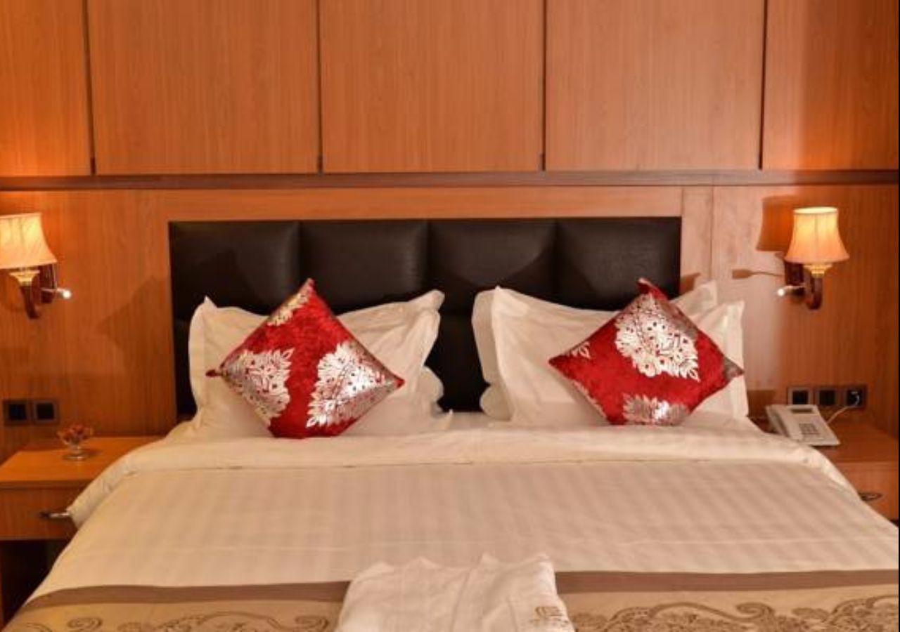 Grand Pela Hotel & Suites Abuja Bagian luar foto
